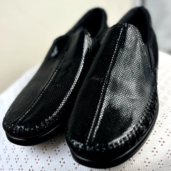 SAS Dream Size 9.5 Medium Black Snake Skin Pattern Slip On Comfort Loafers Shoes - Picture 1 of 9